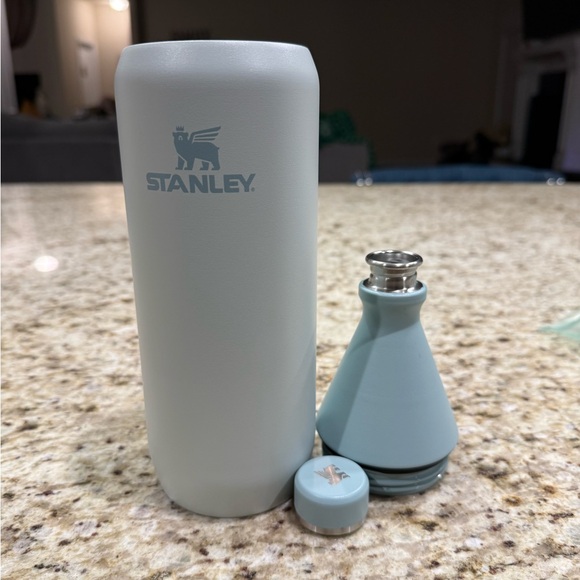 Stanley The All Day SlimBottle Insulated 34oz - Picture 3 of 4